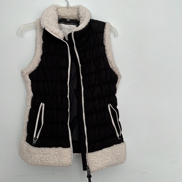 Calvin Klein puffer women’s vest size Large - Picture 4 of 6